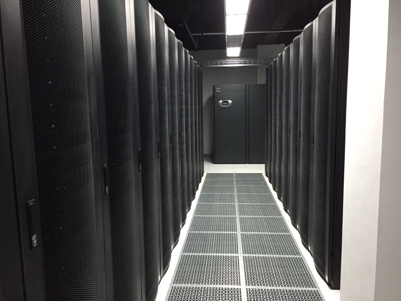 成都IDC机房机柜租赁多少钱？