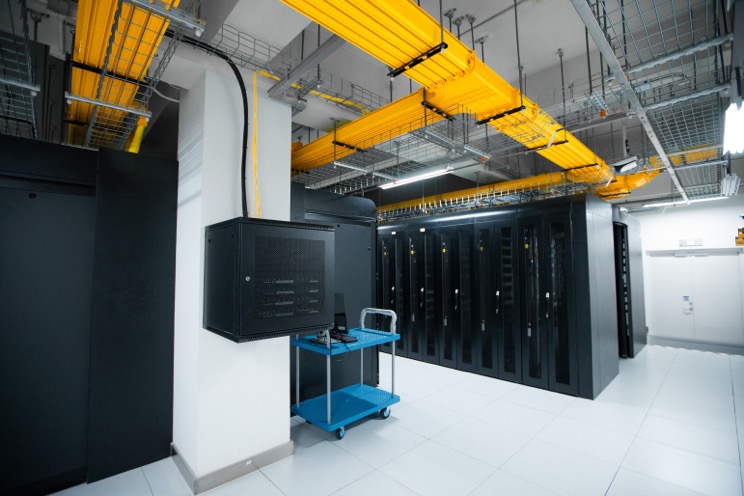 H100 GPU相比A100 GPU在深度学习训练中的具体优势是什么？