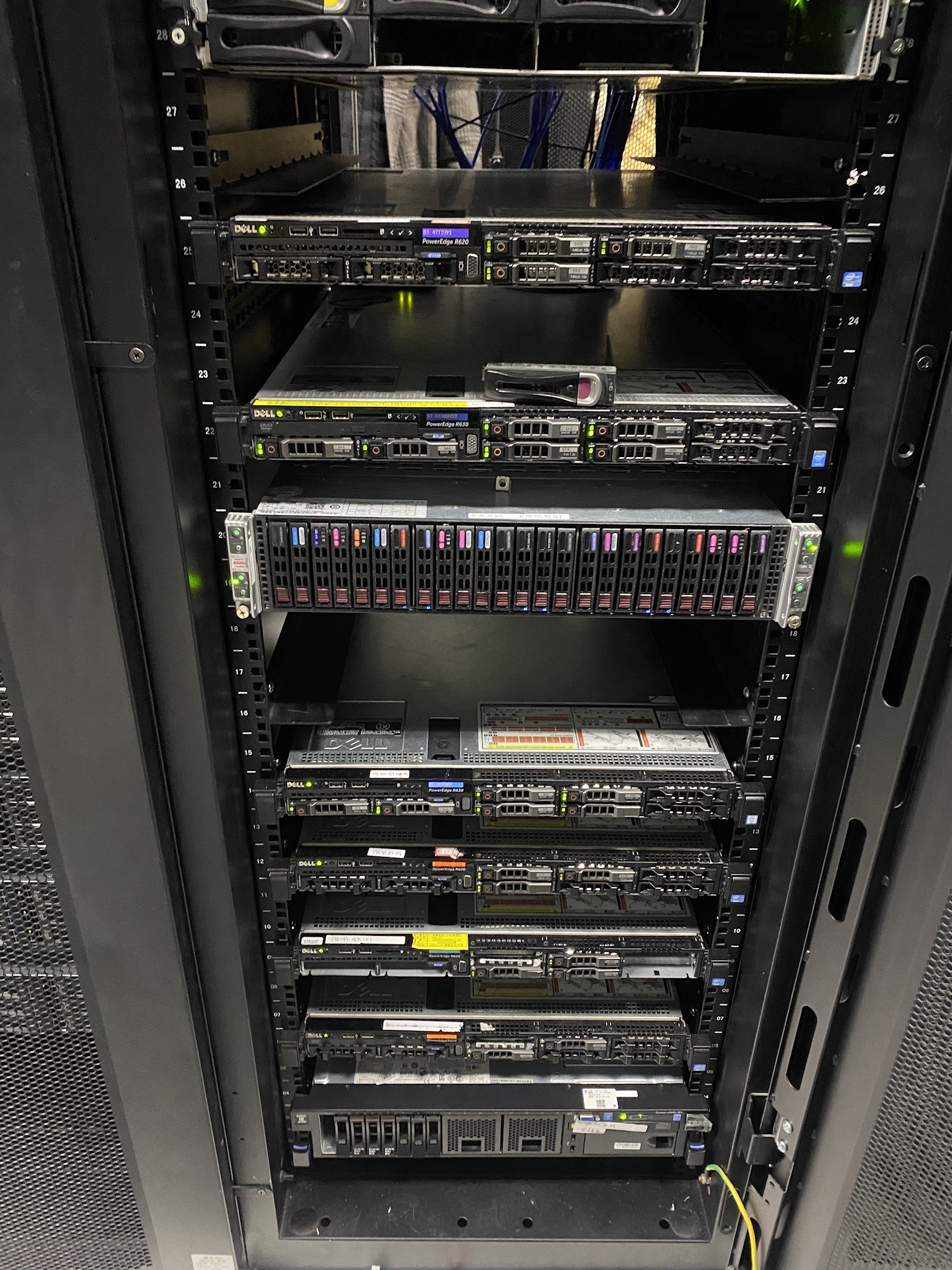 成都机柜租赁：如何选择符合企业标准的数据中心？