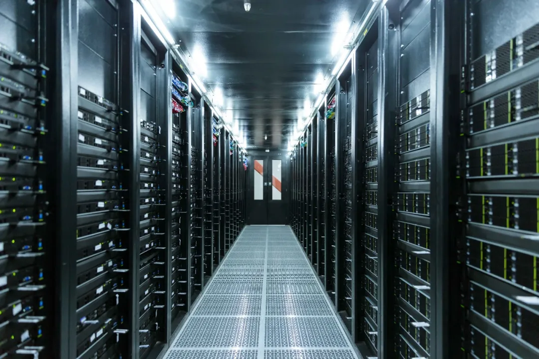 高防服务器托管：为你的业务挡住99%的网络攻击，省心更安心